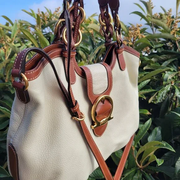 Salvatore Ferragamo Gancini Shoulder Bag Ivory and Brown Leather Gold Hardware - Picture 3 of 15